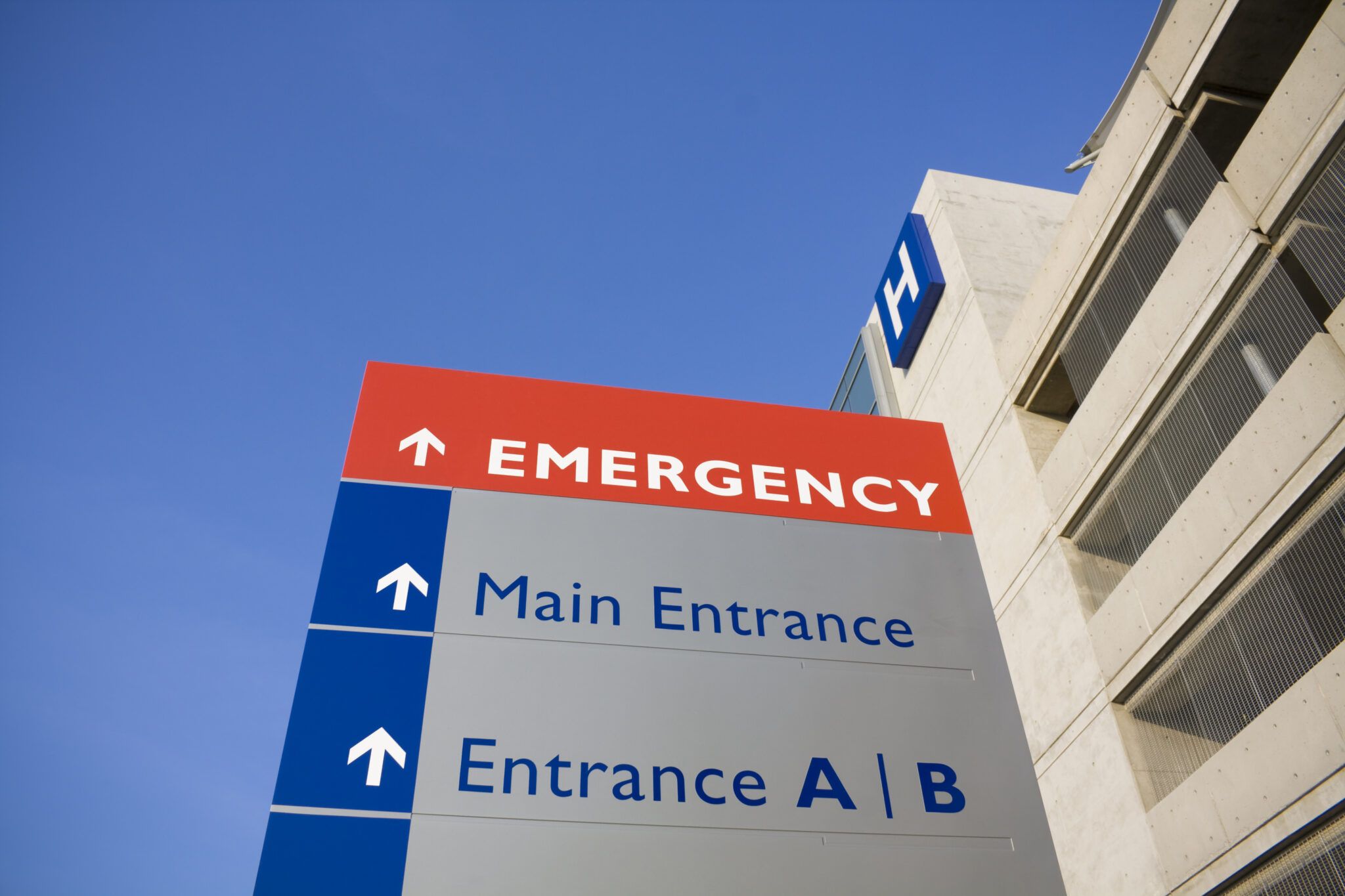 Modern,Hospital,And,Emergency,Sign